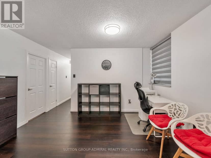 1811 - 10 Martha Eaton Way — photo 21 of 40