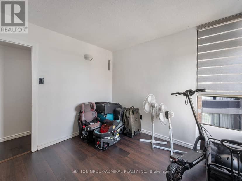 1811 - 10 Martha Eaton Way — photo 33 of 40