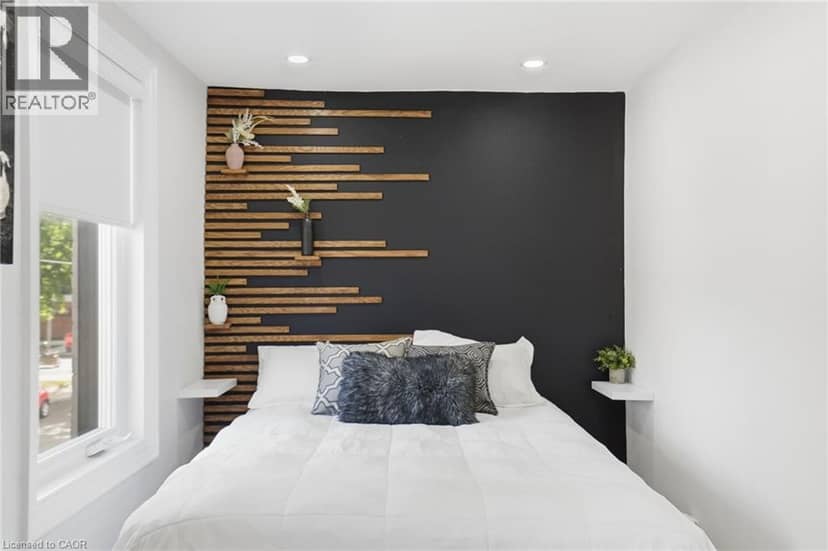 13 PICTON Street W — photo 24 of 33