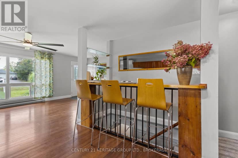 3007 Princess Street — photo 10 of 37