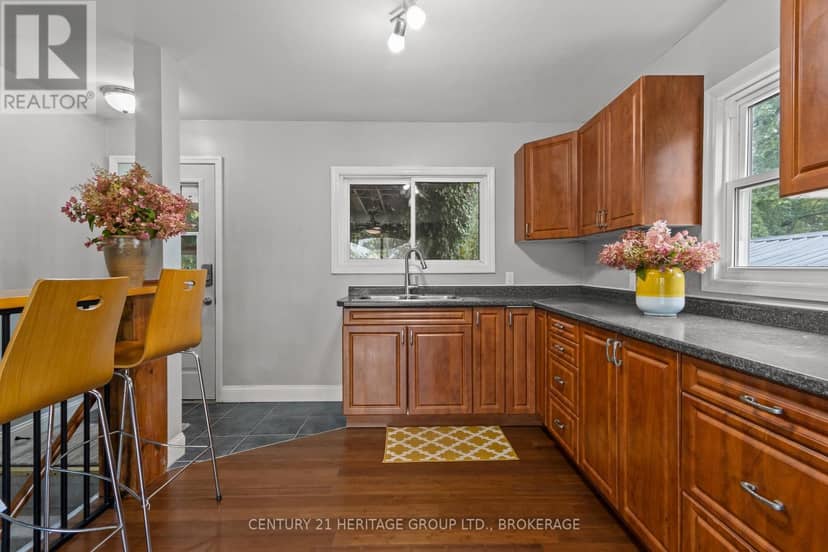 3007 Princess Street — photo 8 of 37