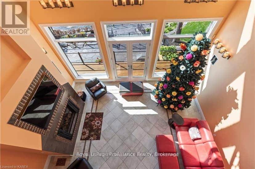 1618 St Lawrence Avenue — photo 26 of 40