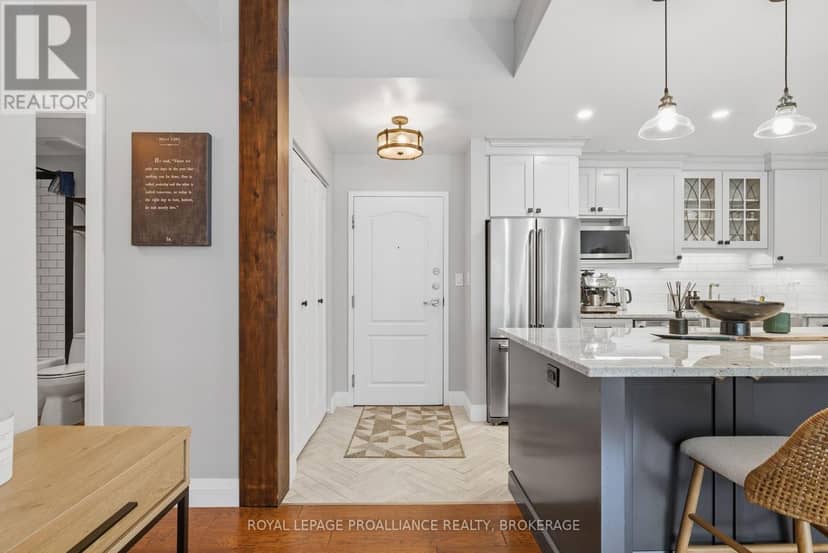 205 - 350 Wellington Street — photo 10 of 35