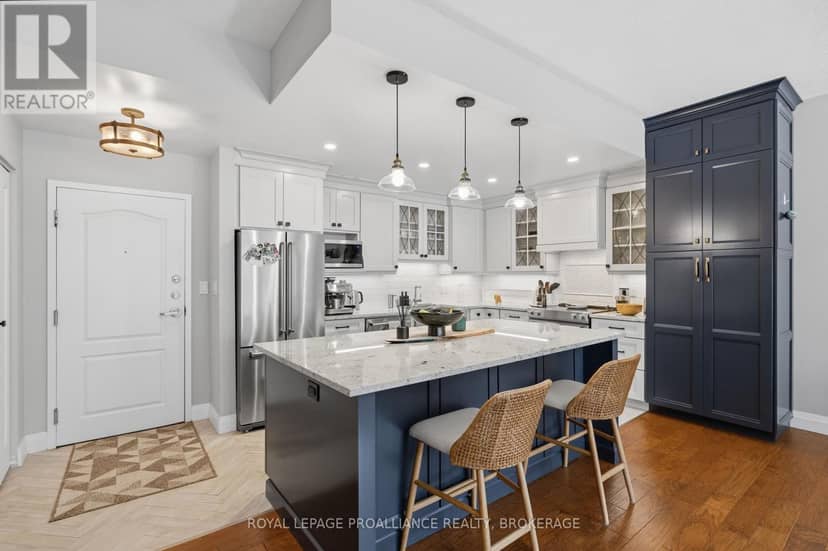 205 - 350 Wellington Street — photo 13 of 35