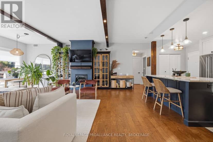 205 - 350 Wellington Street — photo 21 of 35
