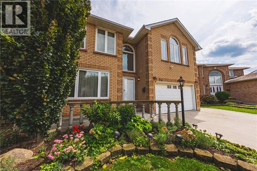 90 FAIRINGTON Crescent — photo 4 of 40