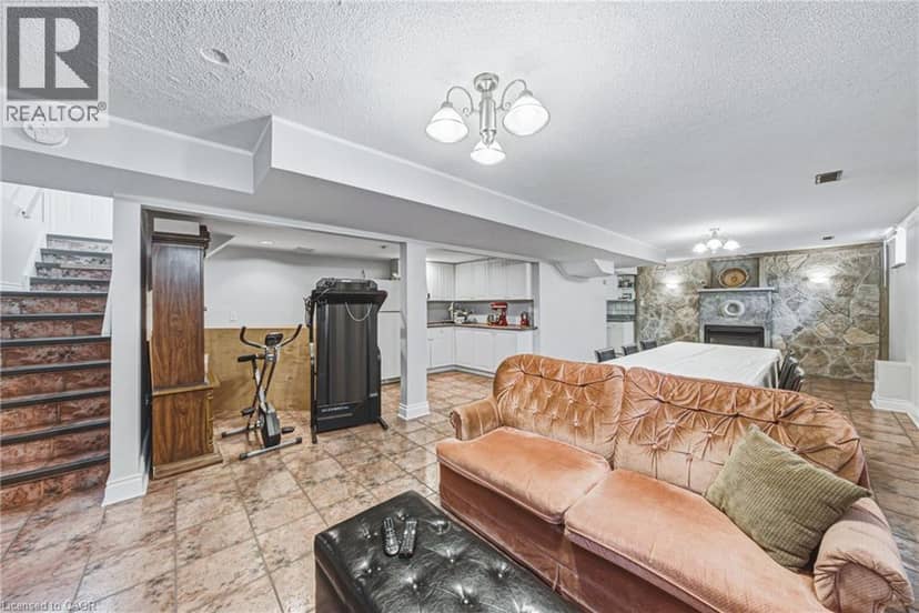 90 FAIRINGTON Crescent — photo 31 of 40
