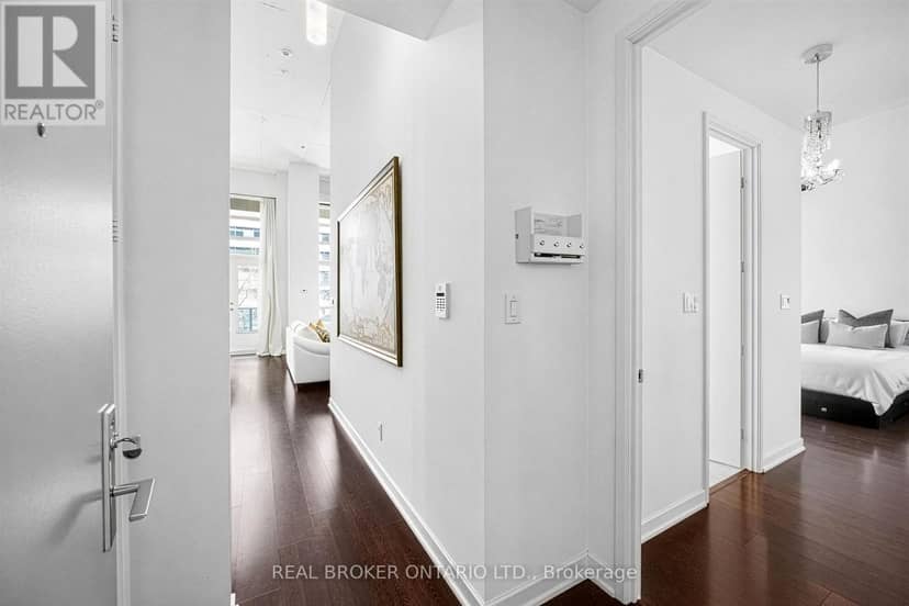 209 - 380 Macpherson Avenue, Toronto, photo 2