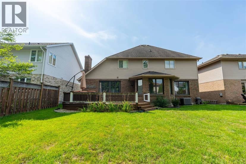 2718 Sandfield Crescent — photo 39 of 40