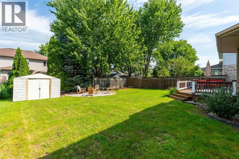 2718 Sandfield Crescent — photo 37 of 40