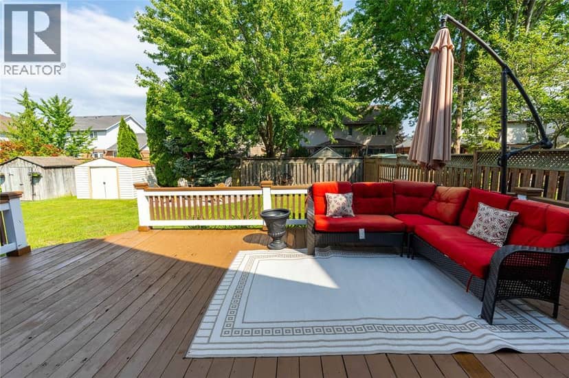 2718 Sandfield Crescent — photo 34 of 40