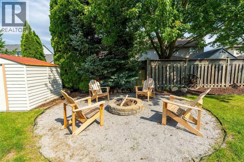 2718 Sandfield Crescent — photo 38 of 40