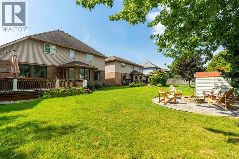 2718 Sandfield Crescent — photo 40 of 40