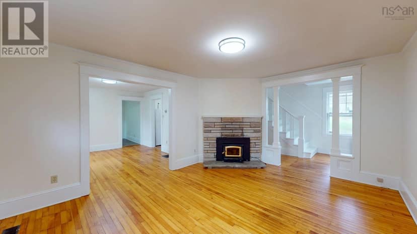 9517 Commercial Street — photo 11 of 40