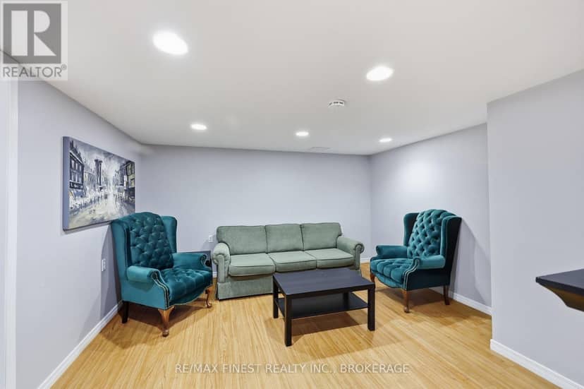 18 Stormont Avenue — photo 38 of 40