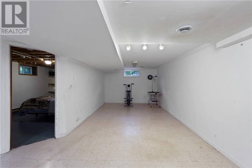 147 THORNE Street — photo 34 of 37
