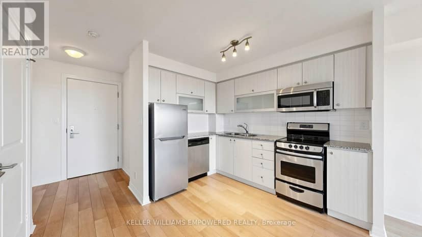 807 - 2015 Sheppard Avenue E — photo 9 of 39