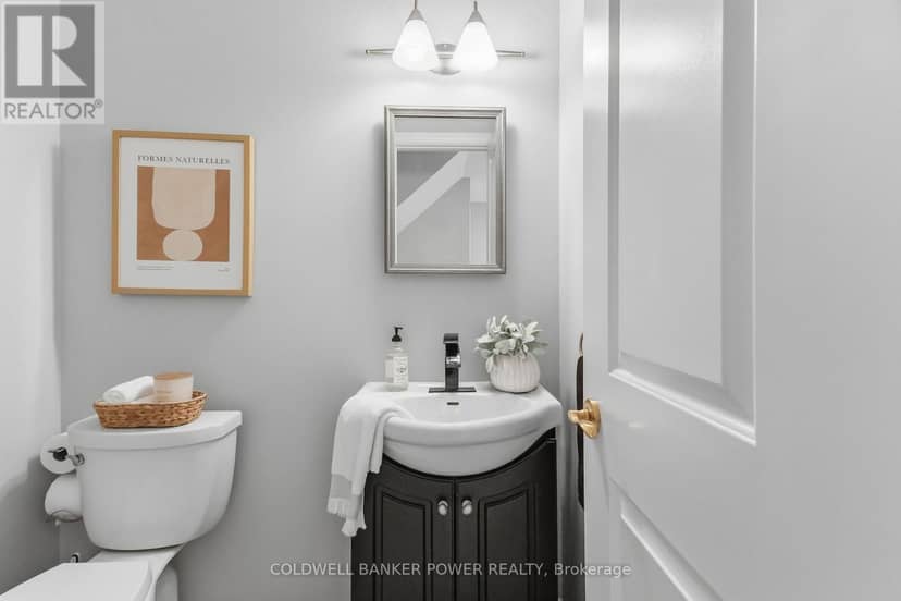 30 Four Oaks Crescent — photo 17 of 40