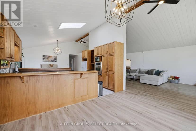 108 Victoria Drive — photo 12 of 40