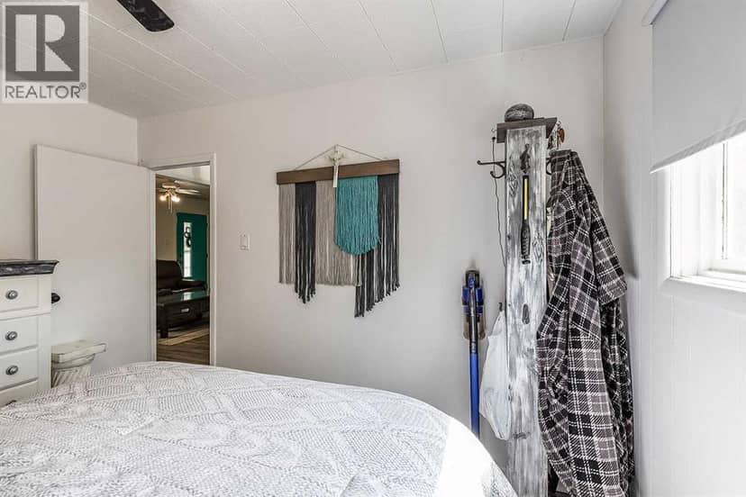 708 Broadway Avenue E — photo 13 of 40
