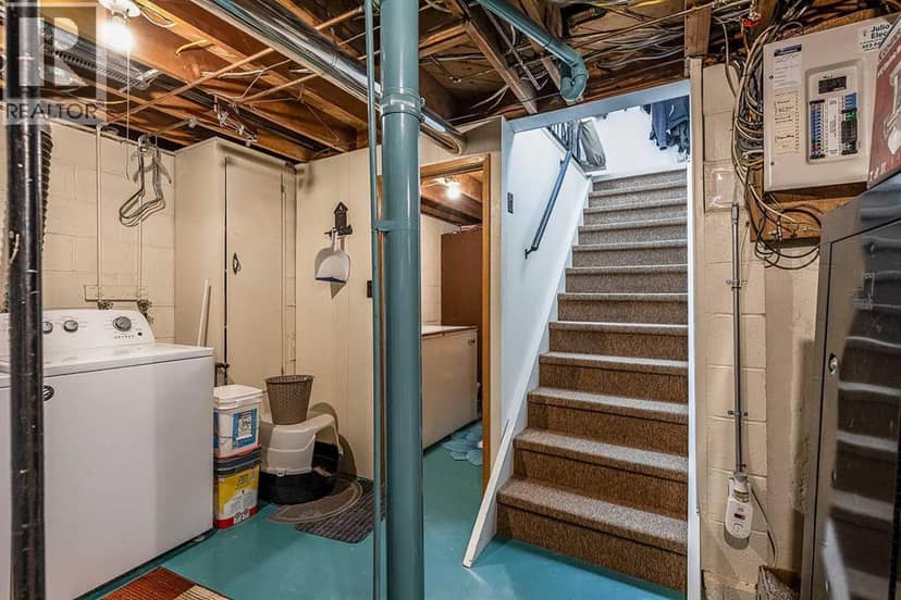 708 Broadway Avenue E — photo 18 of 40