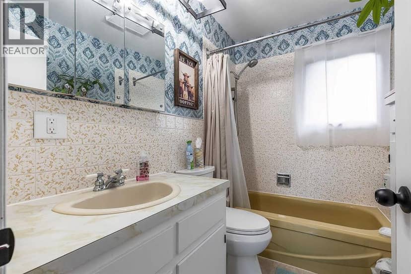 708 Broadway Avenue E — photo 16 of 40