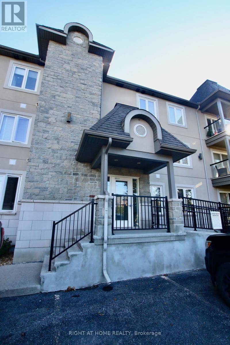 301 - 2 Warner Street, Russell, photo 2
