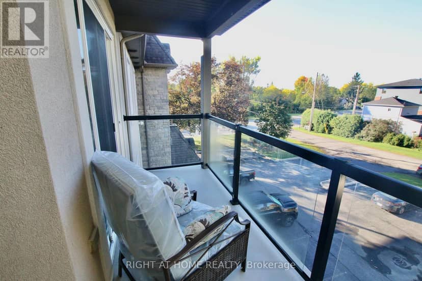 301 - 2 Warner Street — photo 33 of 37