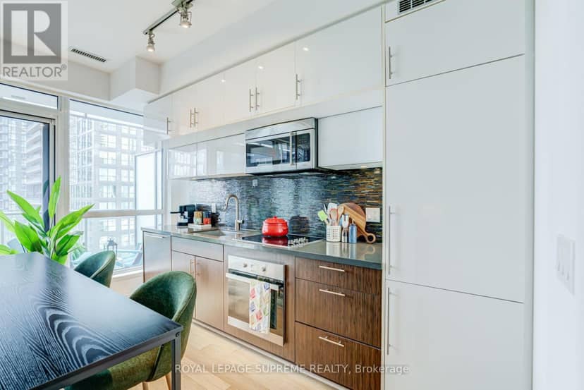 1710 - 8 Mercer Street — photo 6 of 28