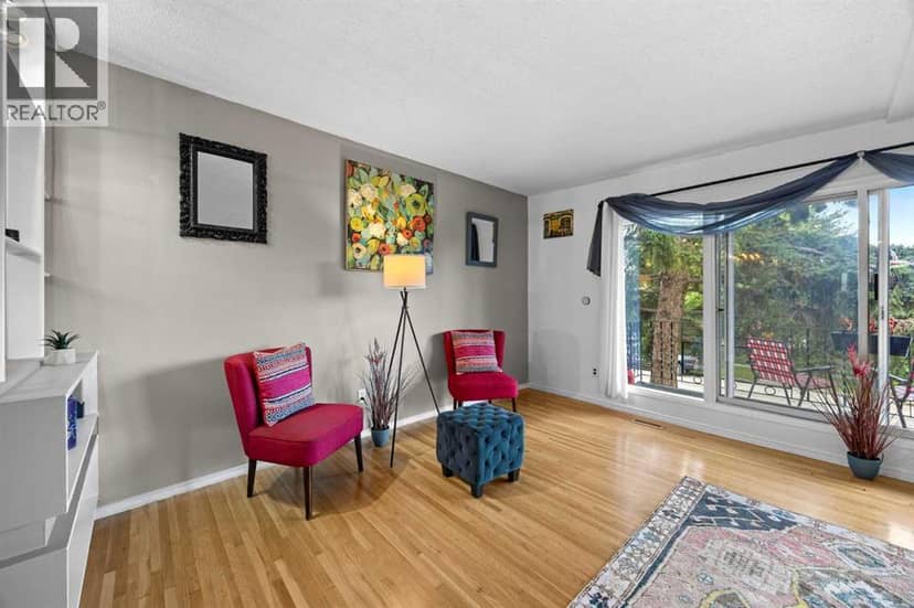 219 26 Avenue NE — photo 11 of 40