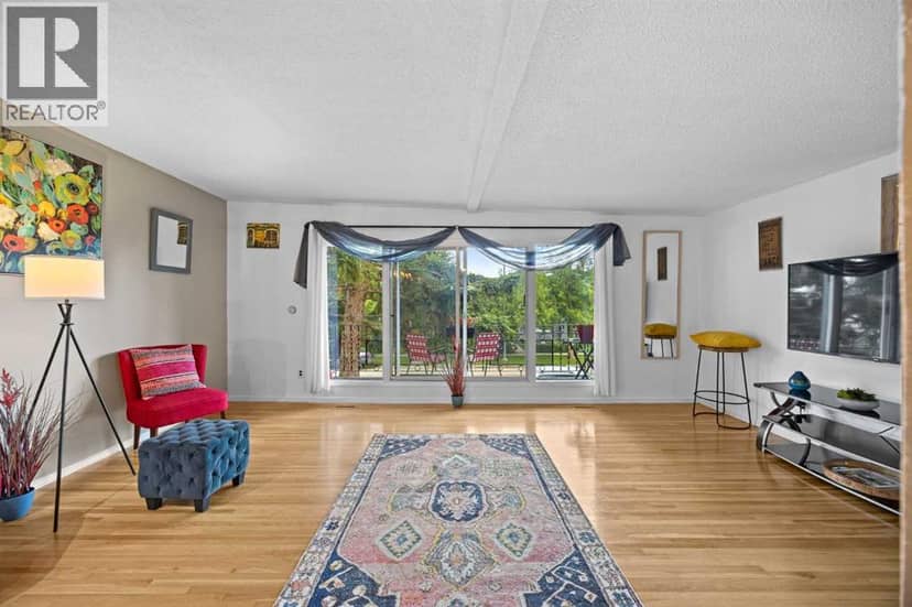 219 26 Avenue NE — photo 12 of 40