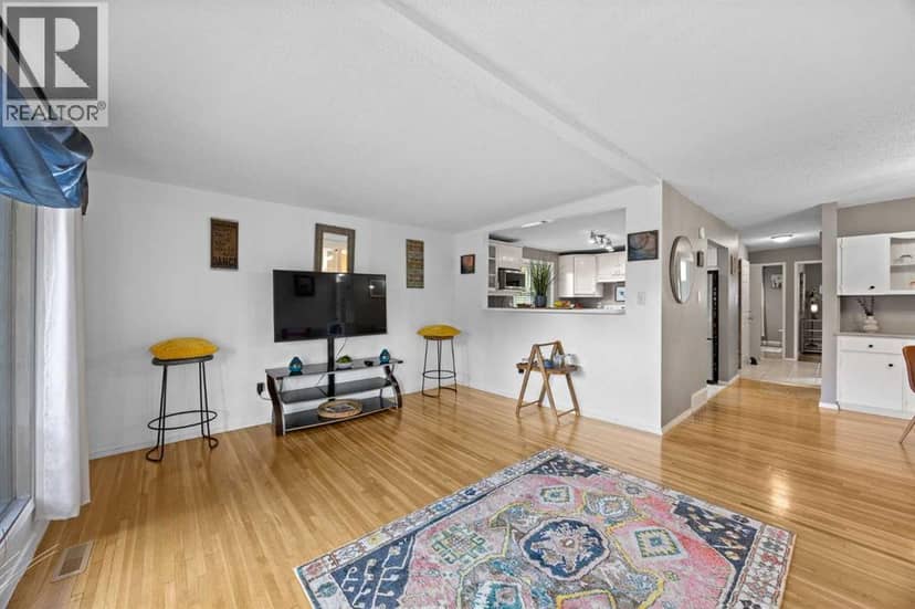 219 26 Avenue NE — photo 14 of 40