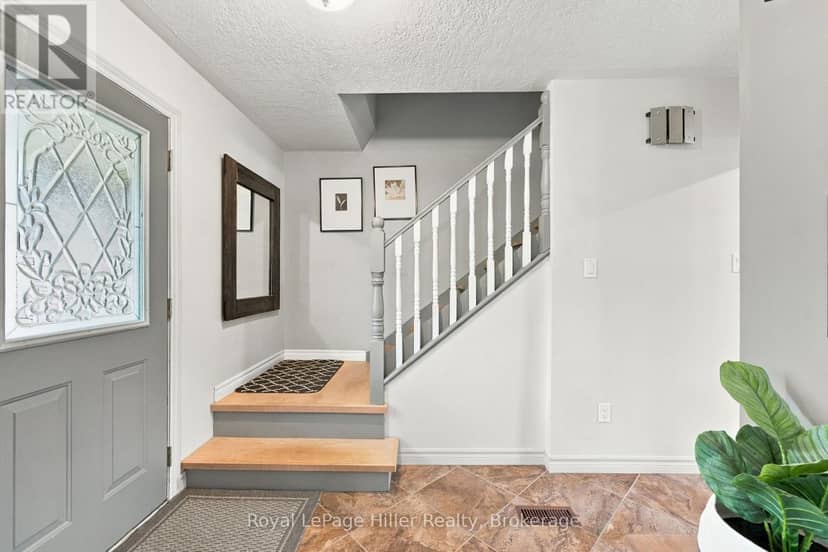 133 Braemar Crescent — photo 4 of 40