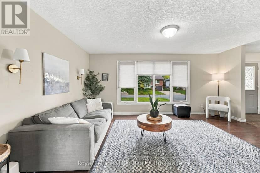 133 Braemar Crescent — photo 8 of 40