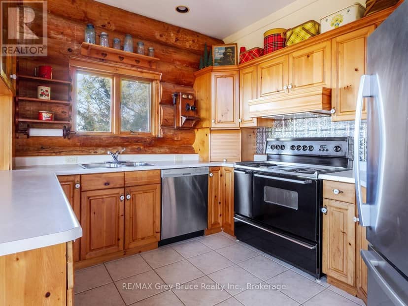 150 Shoreline Avenue — photo 14 of 40