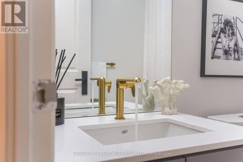 1807 - 9075 Jane Street — photo 27 of 40