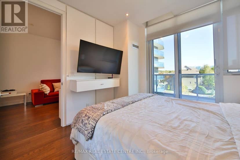 315 - 9471 Yonge Street — photo 13 of 23