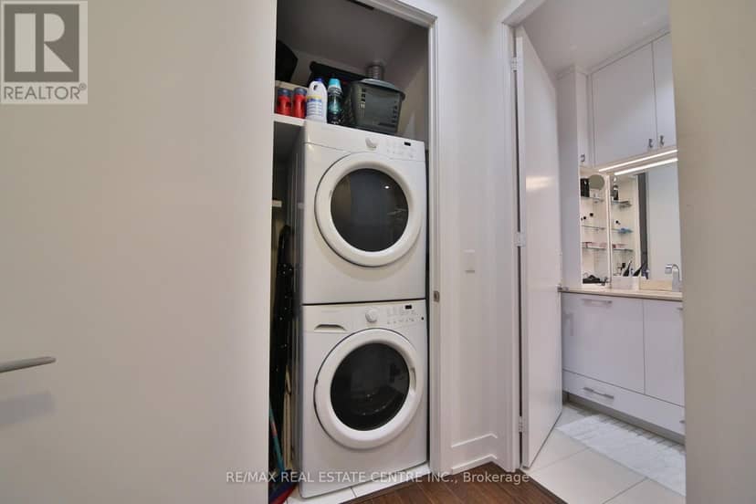 315 - 9471 Yonge Street — photo 16 of 23