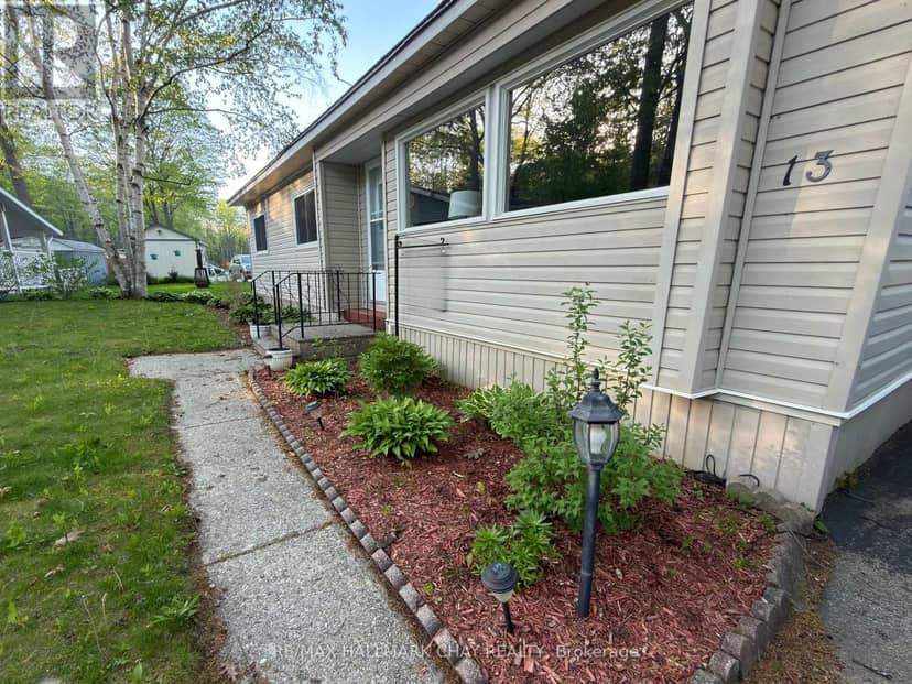 13 Carruthers Street N, Wasaga Beach, photo 3