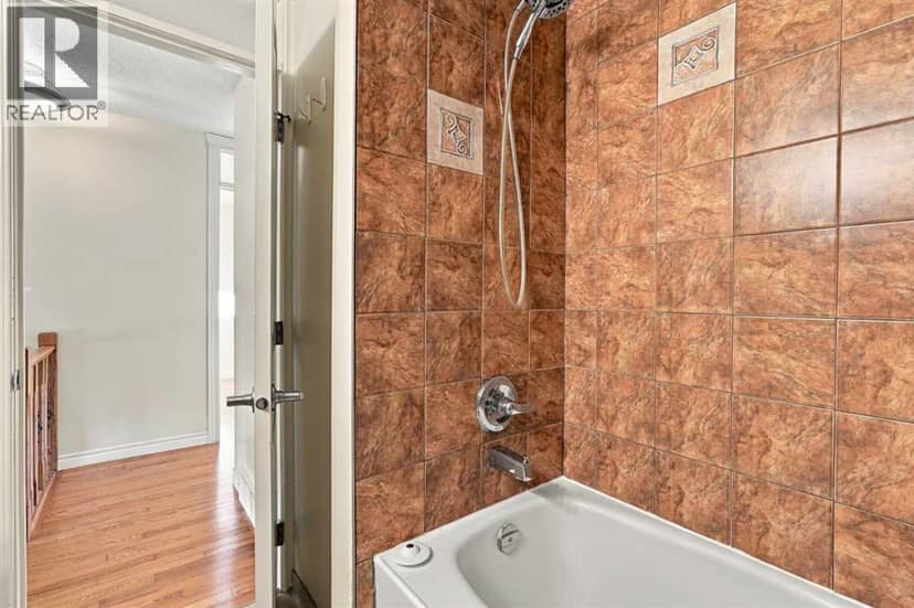 6624 37 Street SW — photo 17 of 35