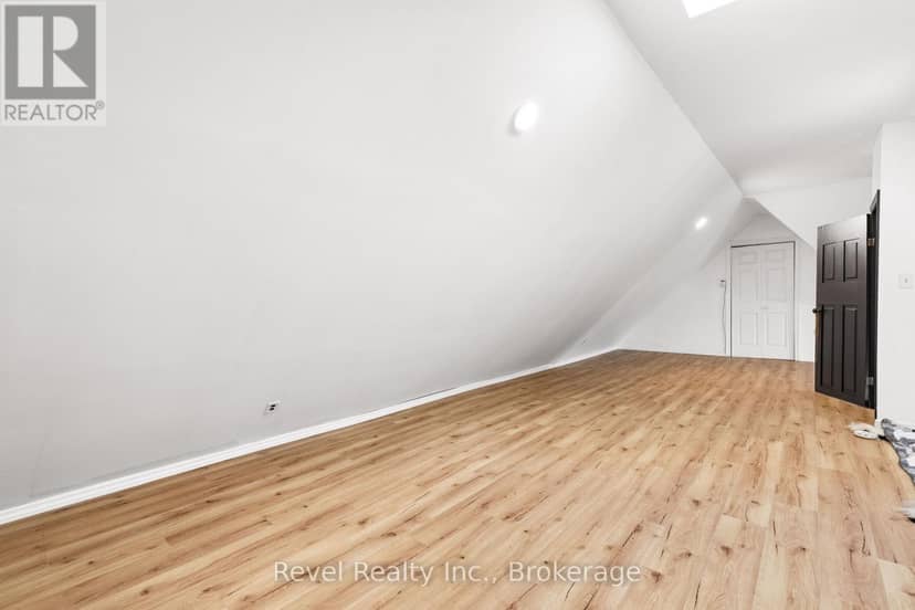 15578 Simcoe Street — photo 37 of 40