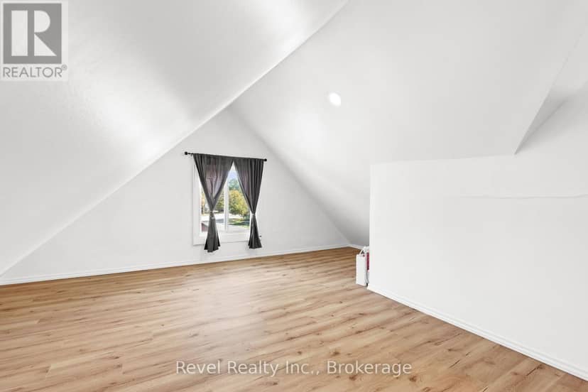 15578 Simcoe Street — photo 38 of 40