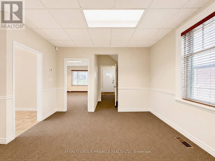 221 Kent Street W — photo 25 of 40