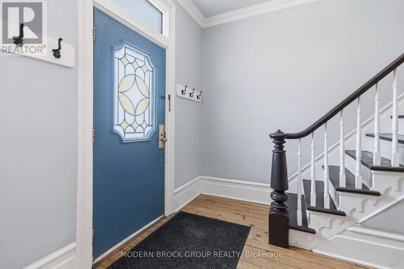 254 King Street E — photo 8 of 40