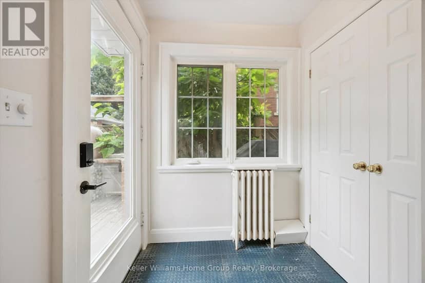28 Oxford Street — photo 16 of 40