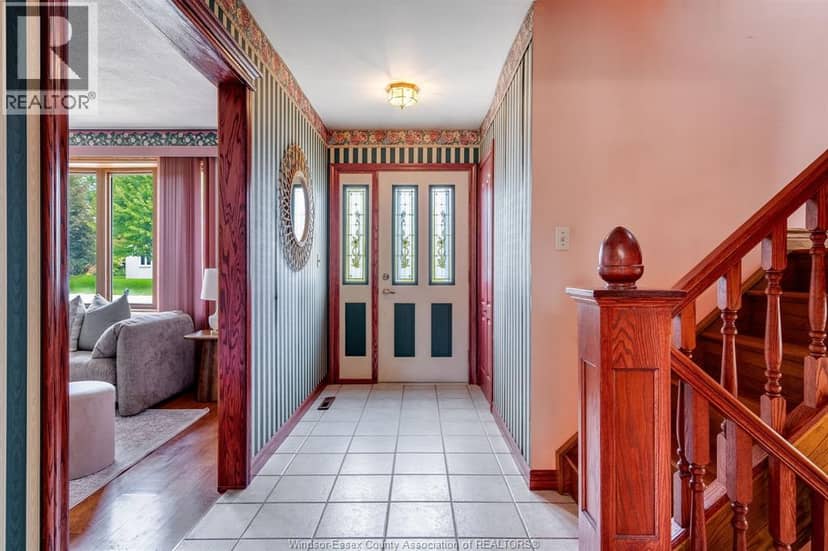 1379 Oxford Ave — photo 3 of 40