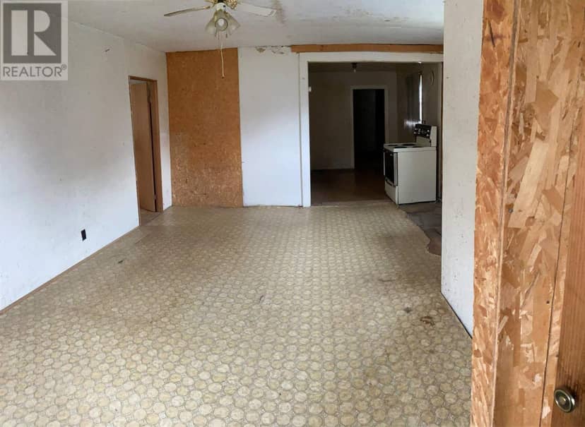 332 Winnipeg ST — photo 15 of 18