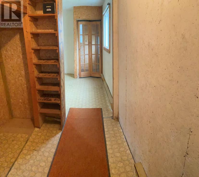 332 Winnipeg ST — photo 16 of 18