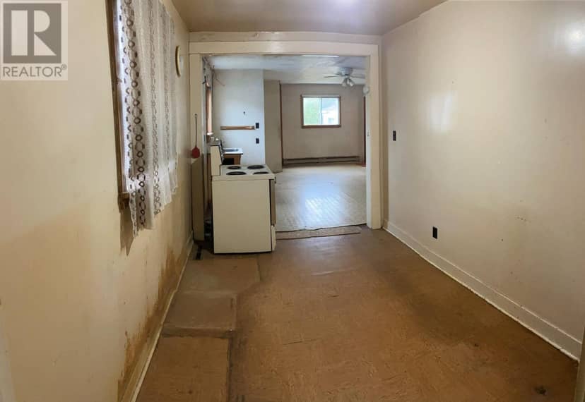 332 Winnipeg ST — photo 18 of 18