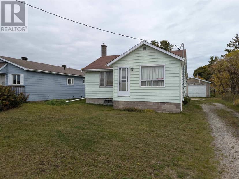 332 Winnipeg ST — photo 2 of 18